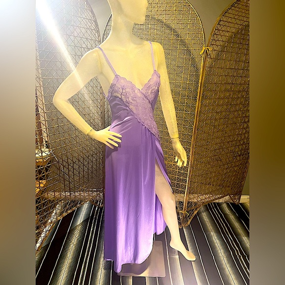1970’s Vintage Val Mode Purple Nightgown - Picture 1 of 4